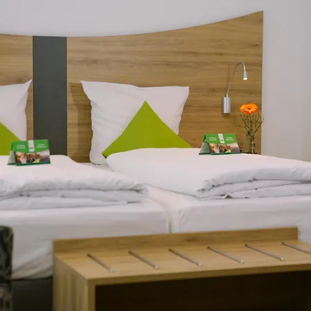מלון Parkhotel 3*