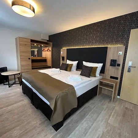 מלון Parkhotel 3*