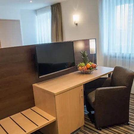 Parkhotel מלון 3*